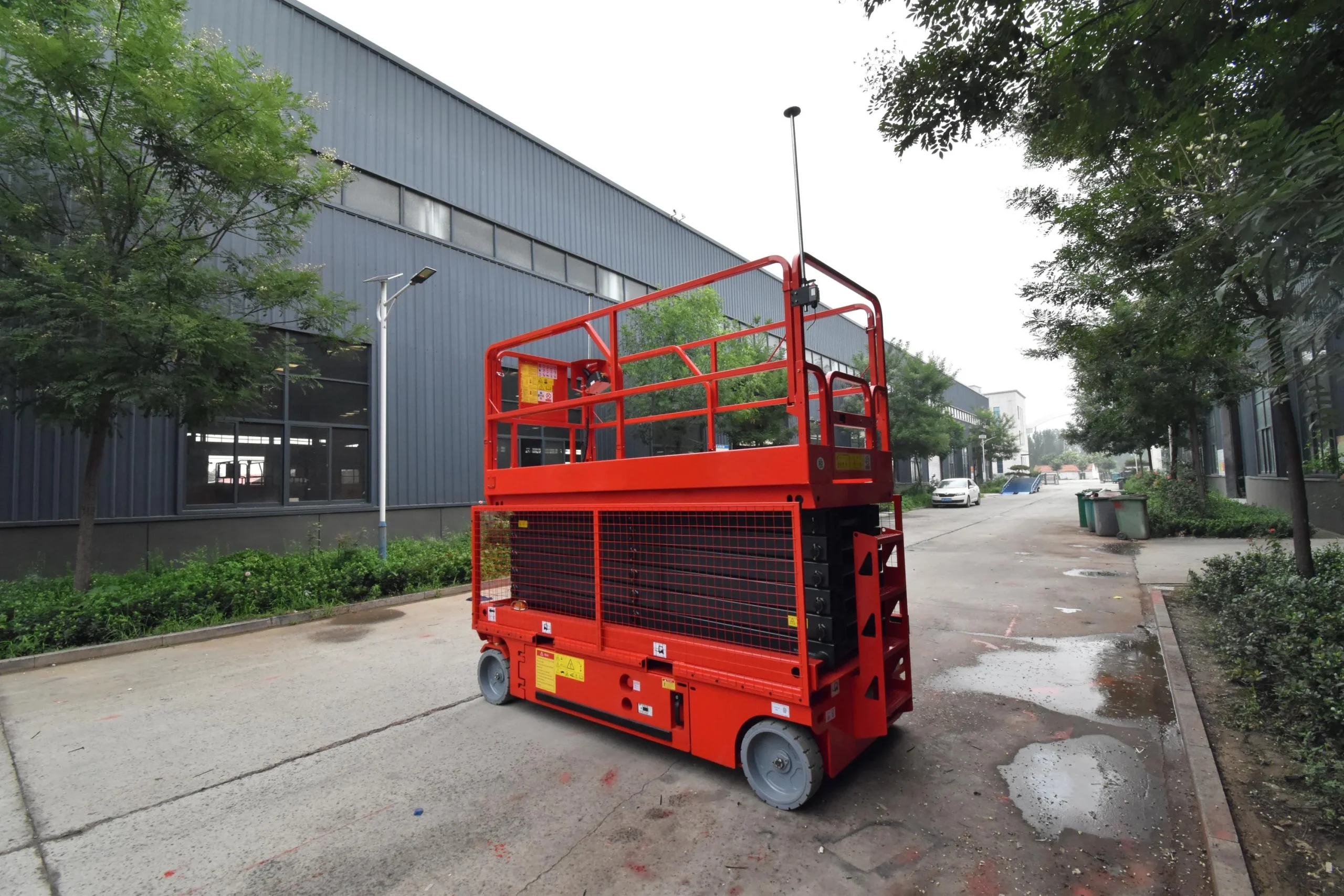 Is It Safe to Use Self Propelled Scissor Lifts Indoors?