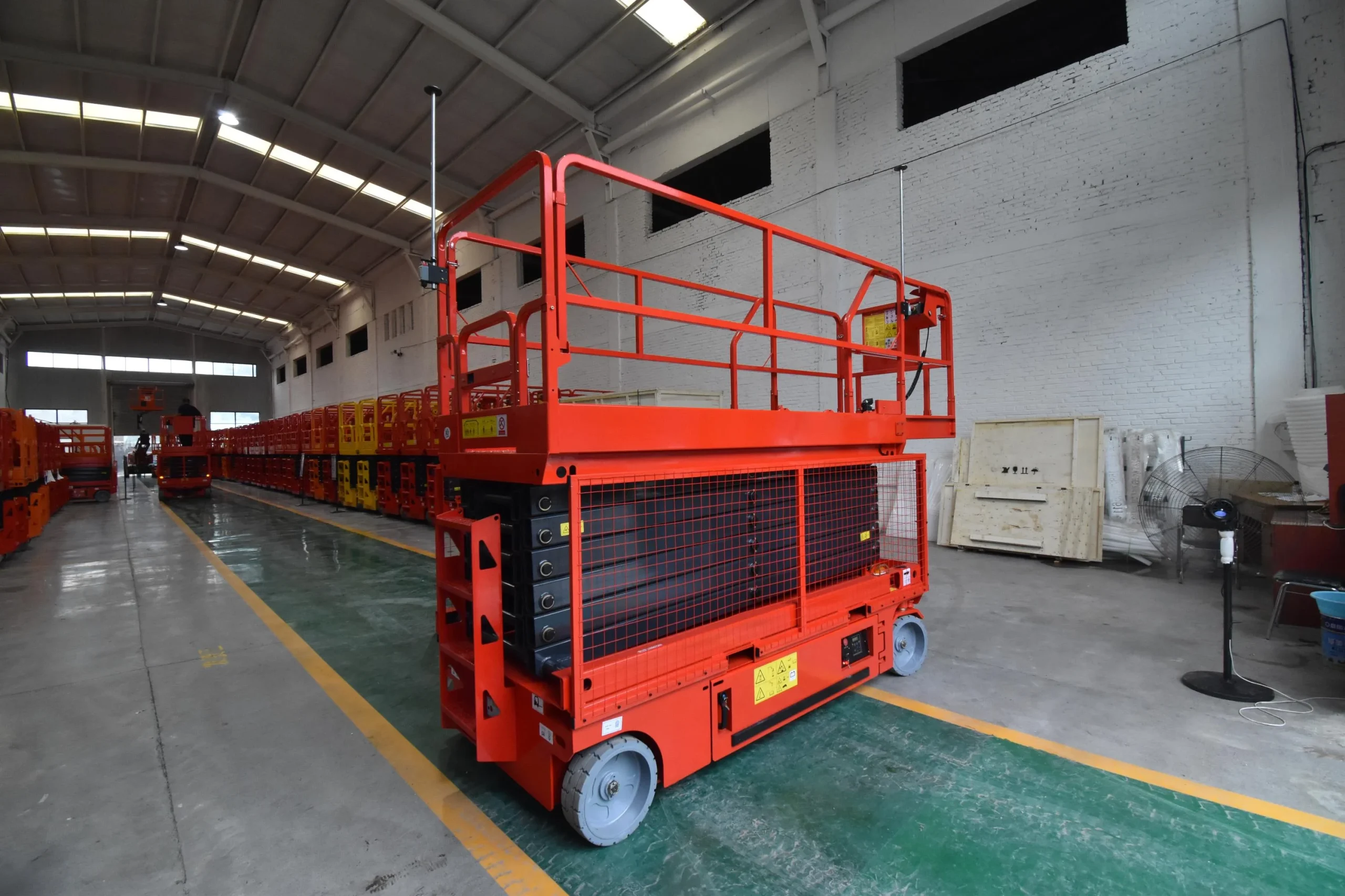 How Self-Propelled Scissor Lifts Revolutionize Window Cleaning Safety
