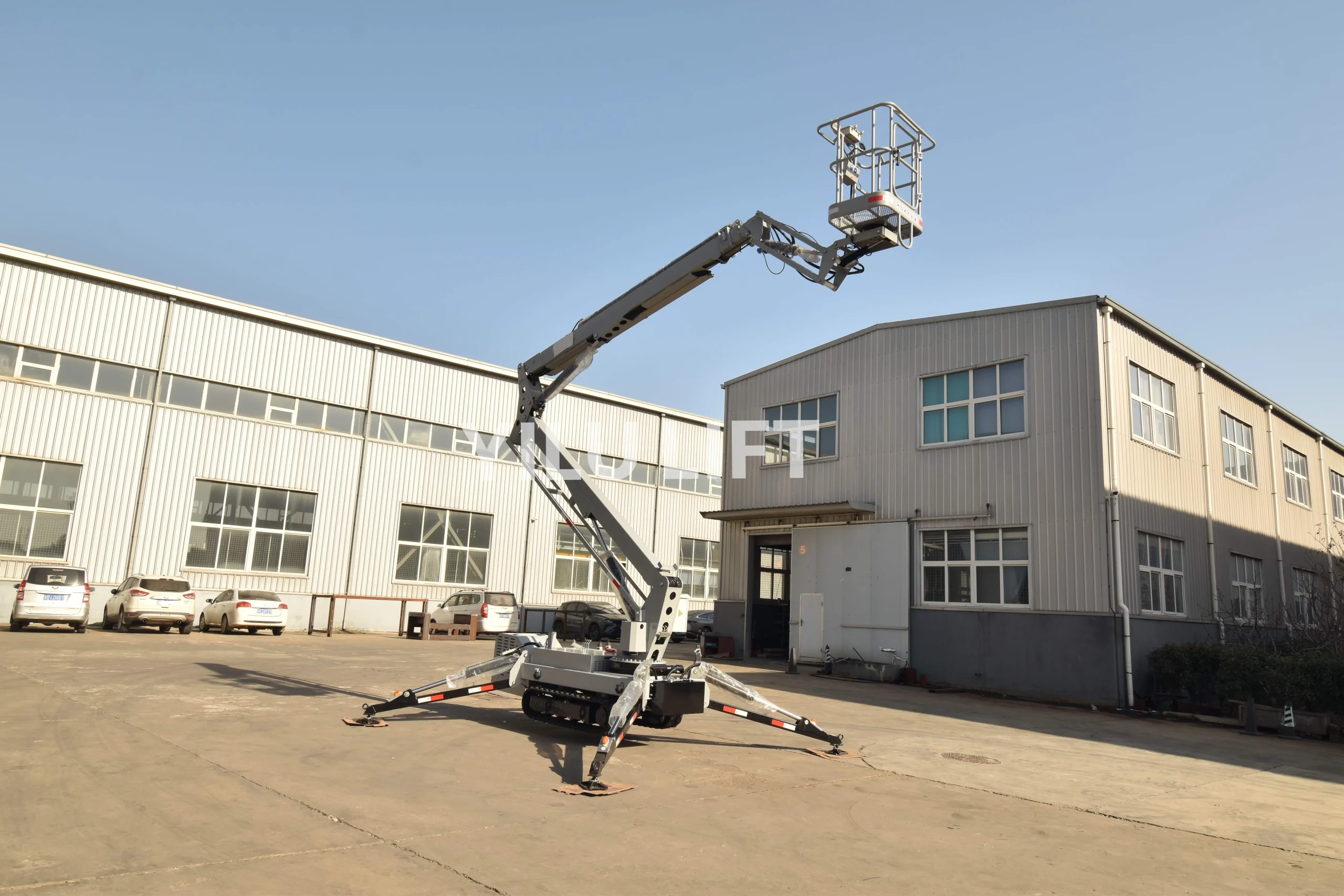 yilu-lift-tracked-spider-boom-lift-working