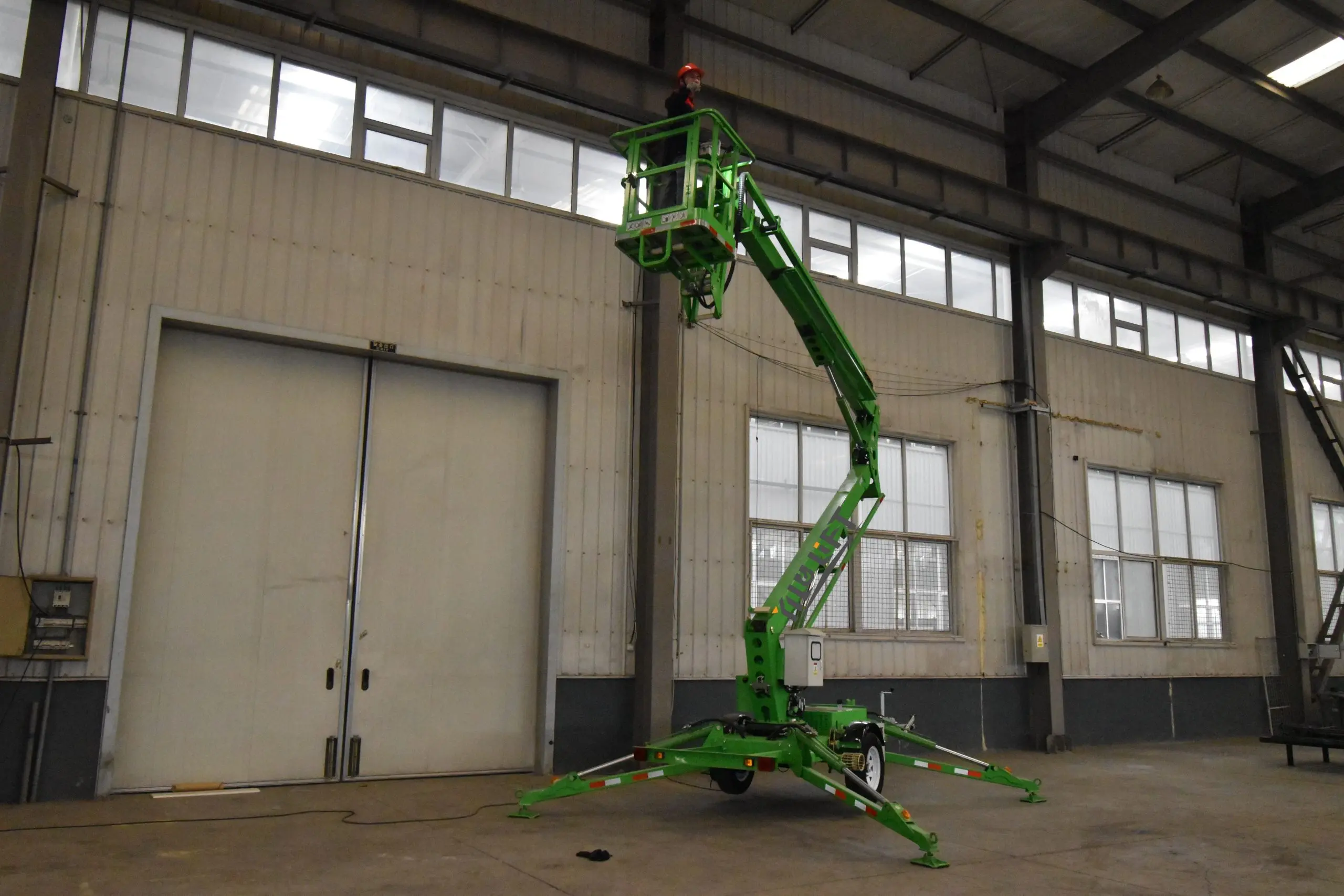 Articulated boom lift with elevated platform