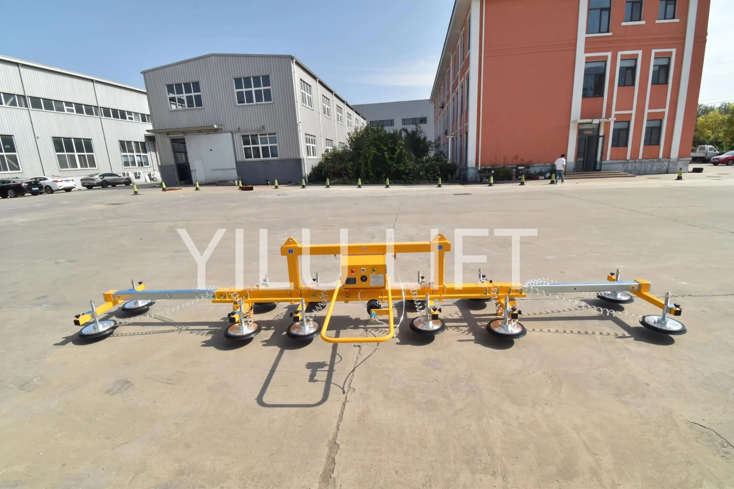 Adjustable beam and cup layout on a YILU LIFT sheet metal vacuum lifter